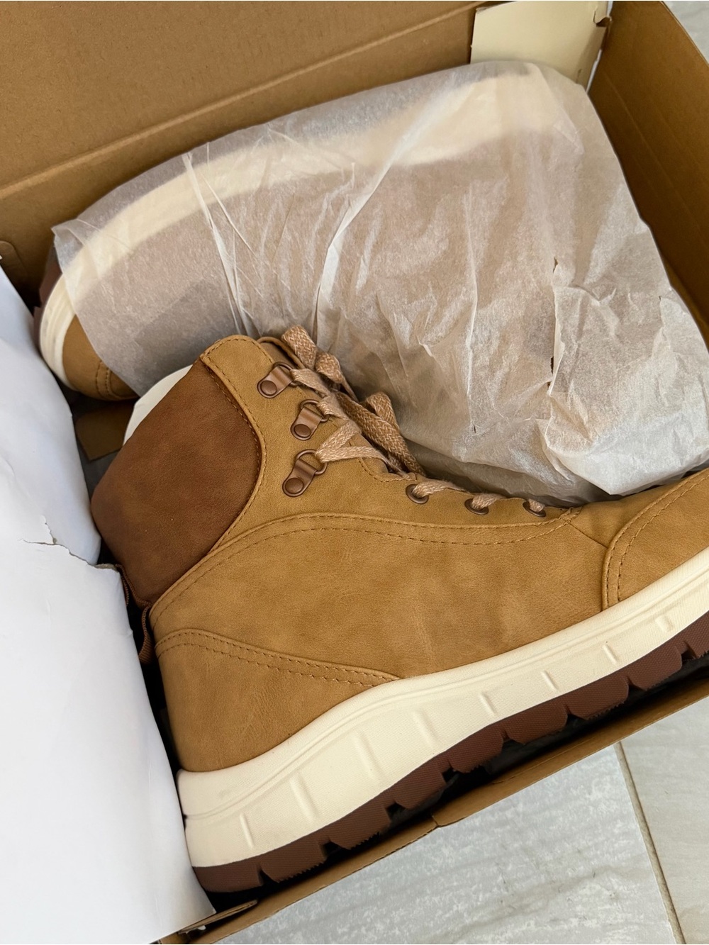 Roxy Women's Lace-Up Tan & Brown Hiking Boots